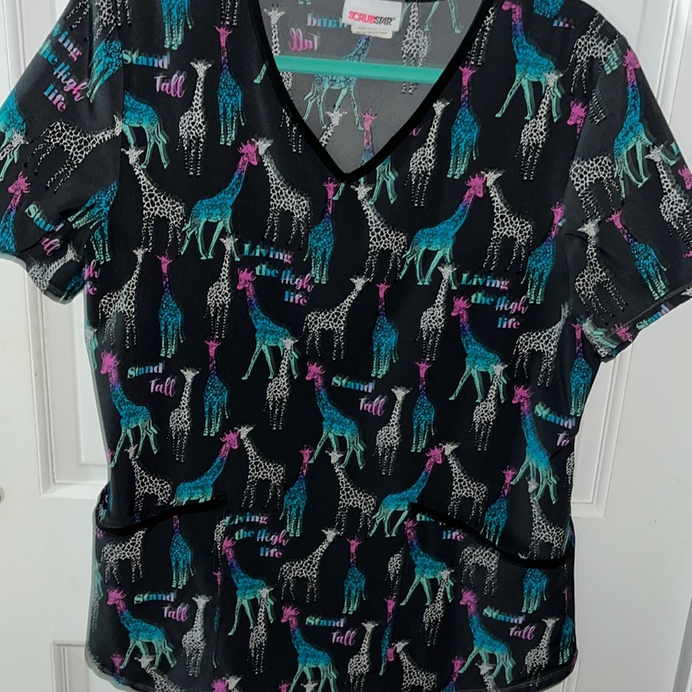 Medium fun scrub top colorful animal scrub star